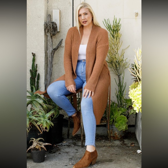 - Light Ribbed Knit Long Open Cardigan
- Waist Tie
- Model wearing a 1X/2X - Picture 1 of 1